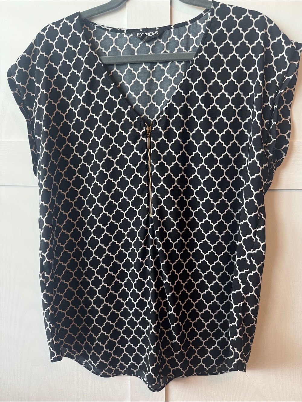 Express Black & White Geometric Zip-Front Blouse